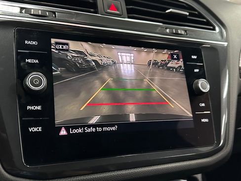 Used 2022 Volkswagen Tiguan SEL R-Line image 23