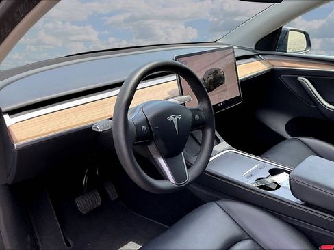 Used 2024 Tesla Model Y Long Range RWD image 15
