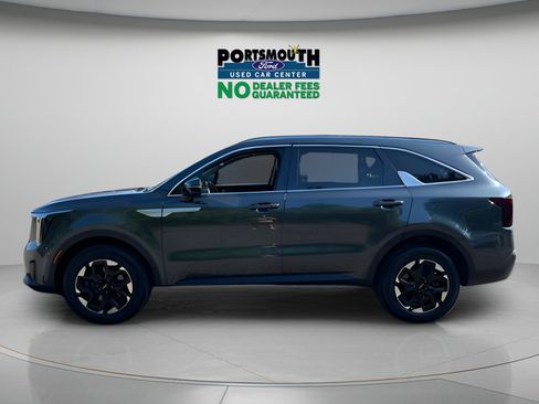 Used 2024 Kia Sorento S AWD/4WD image 2