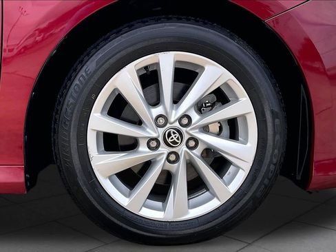 Used 2021 Toyota Camry LE w/ Convenience Package FWD image 11