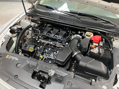 Used 2017 Ford Taurus SE image 18
