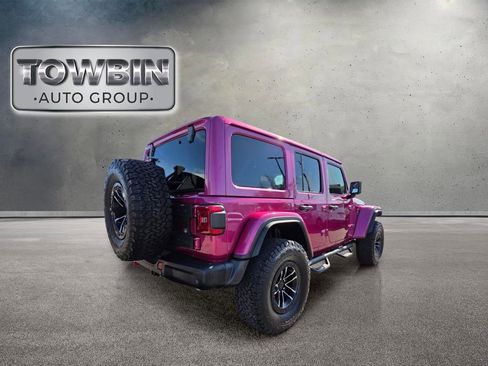 Used 2024 Jeep Wrangler Unlimited Rubicon AWD/4WD image 4
