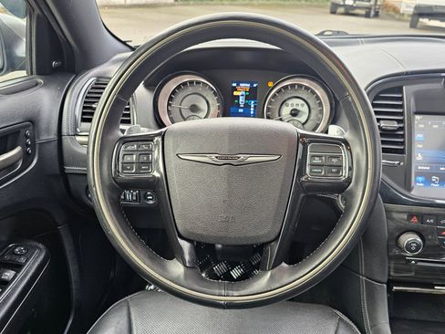 Used 2014 Chrysler 300 C image 20