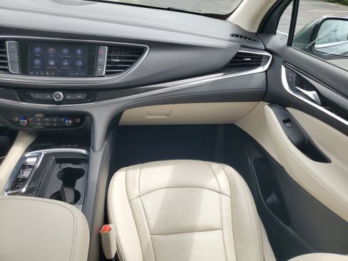 Used 2022 Buick Enclave Essence FWD image 28
