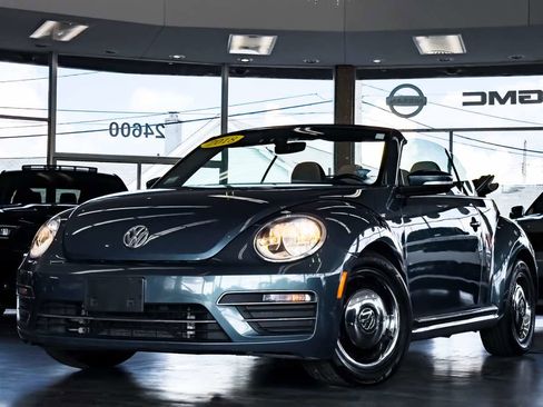 Used 2018 Volkswagen Beetle 2.0T image 6