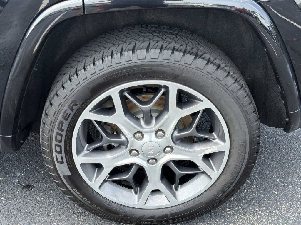 Used 2020 Jeep Grand Cherokee Overland AWD/4WD image 11