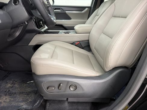 Used 2024 GMC Acadia Elevation w/ Luxury Package FWD image 14