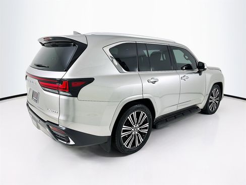 Used 2023 Lexus LX 600 4WD w/ Luxury Package image 8
