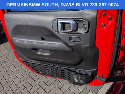 Used 2023 Jeep Wrangler Unlimited Sahara AWD/4WD image 31