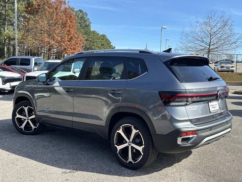 New 2026 Volkswagen Taos SEL image 7