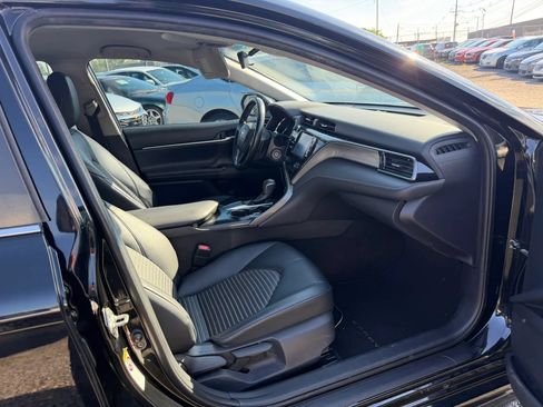 Used 2019 Toyota Camry SE w/ Carpet Mat Package FWD image 12