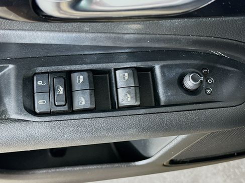 Used 2022 Jeep Compass Latitude FWD image 15