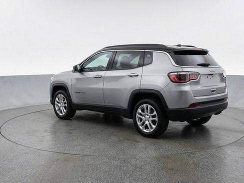 Used 2025 Jeep Compass Limited image 6