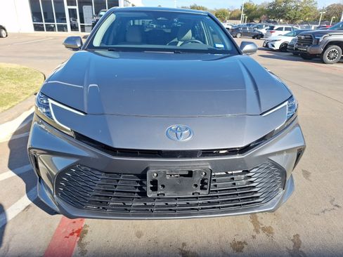 Used 2025 Toyota Camry XLE image 9