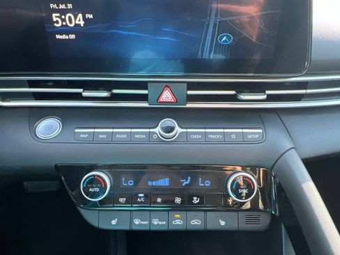 Used 2025 Hyundai Elantra SEL FWD image 19