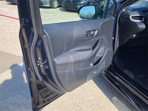 Used 2025 Toyota Corolla LE image 18