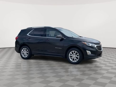 Used 2018 Chevrolet Equinox LT w/ Sun & Infotainment Package FWD image 2