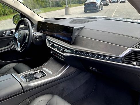Used 2025 BMW X7 xDrive40i AWD/4WD image 14