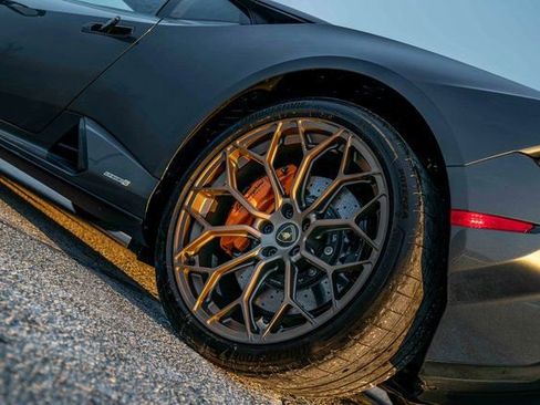 Used 2023 Lamborghini Huracan Tecnica image 31