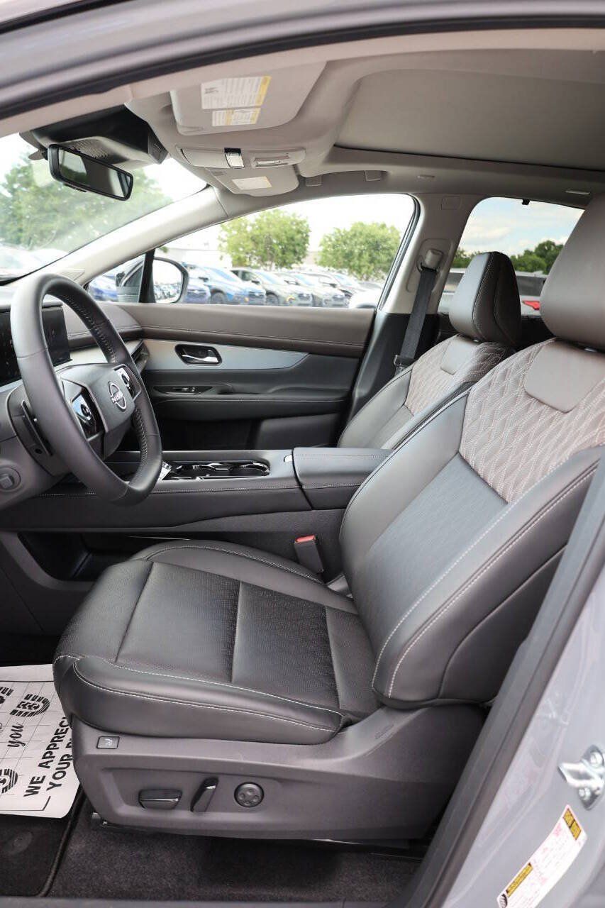 Used 2025 Nissan Murano Platinum w/ Cargo Package AWD/4WD image 13