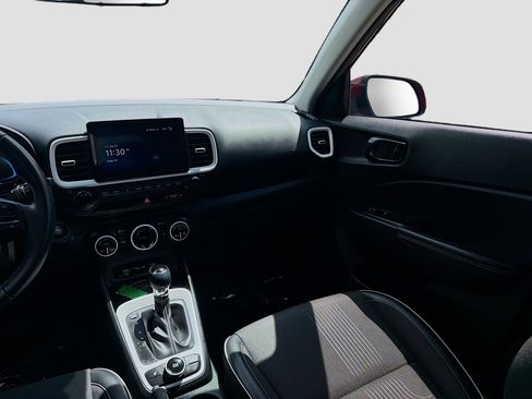 Used 2024 Hyundai Venue Limited FWD image 19