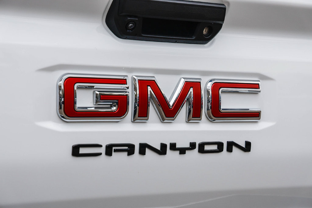 Used 2024 GMC Canyon AT4 w/ AT4 Premium Package AWD/4WD image 18
