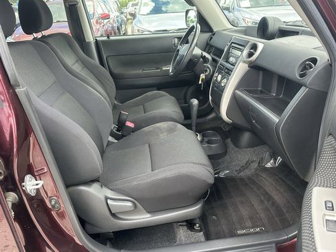Used 2006 Scion xB FWD image 10