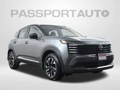 Used 2025 Nissan Kicks SV w/ SV Premium Package image 4