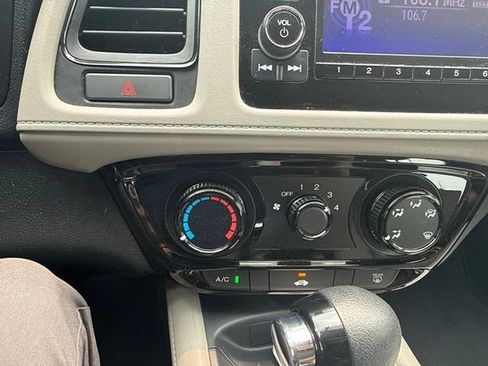 Used 2018 Honda HR-V LX image 12