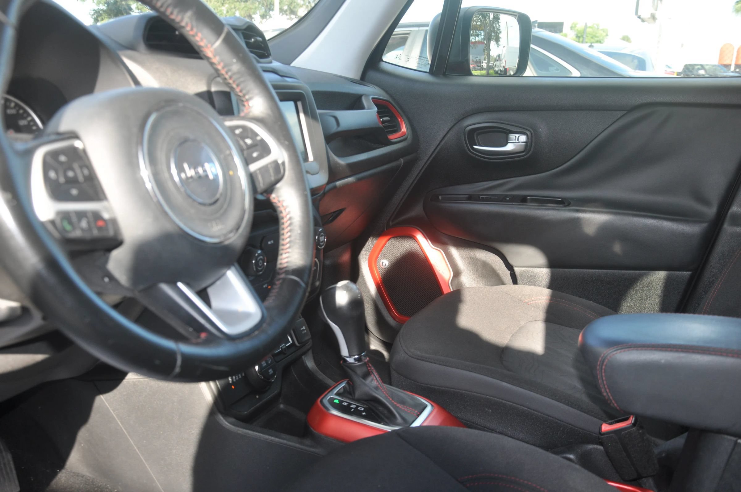Used 2018 Jeep Renegade Trailhawk w/ Popular Equipment Group AWD/4WD image 31