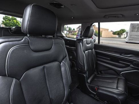 Used 2023 Jeep Grand Cherokee L Limited AWD/4WD image 32