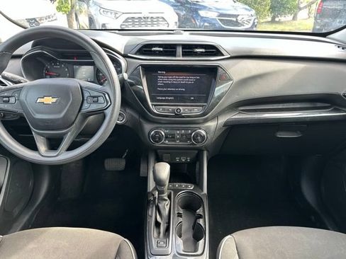 Used 2023 Chevrolet TrailBlazer LT w/ Convenience Package FWD image 11