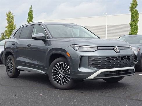New 2025 Volkswagen Tiguan S AWD/4WD image 2