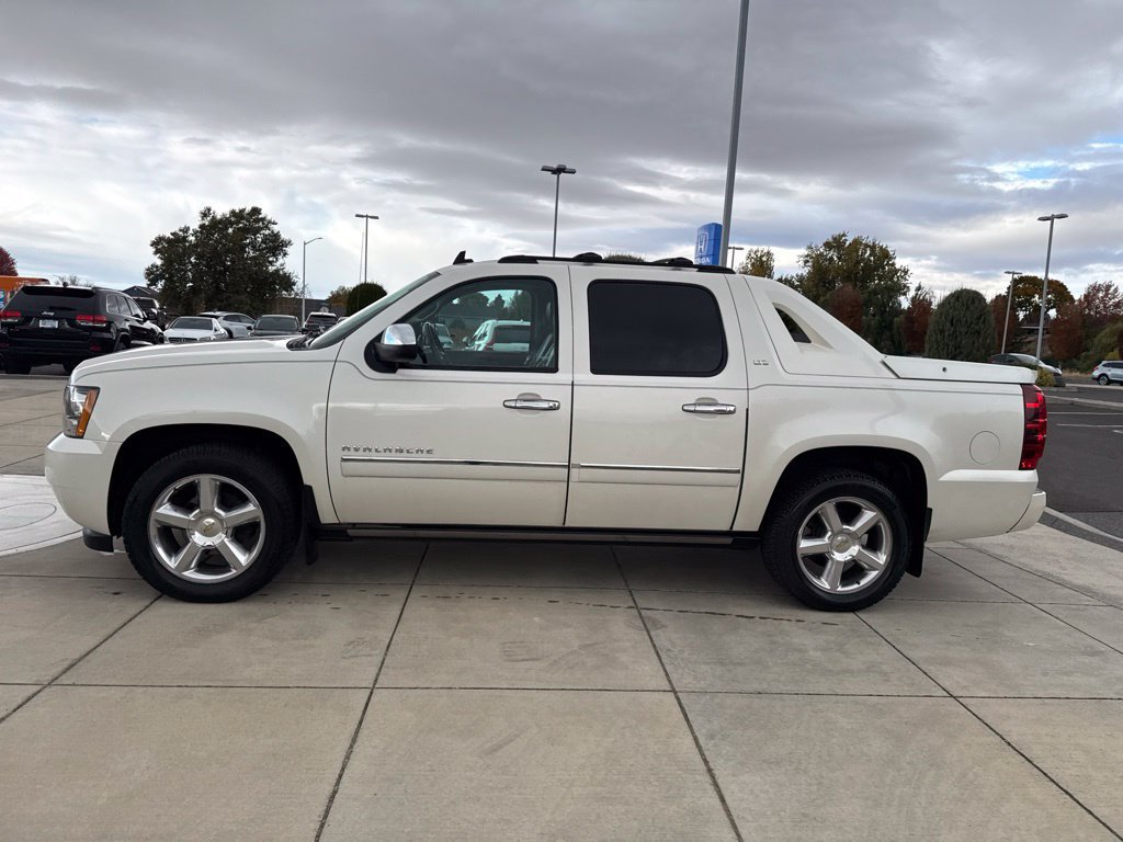 Used 2012 Chevrolet Avalanche LTZ AWD/4WD image 11