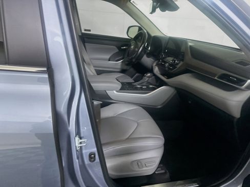Used 2024 Toyota Highlander XLE image 34