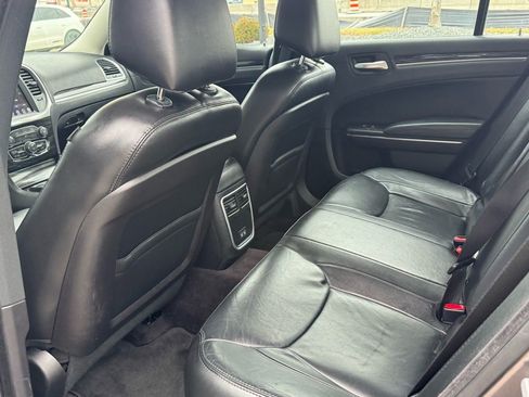 Used 2017 Chrysler 300 Limited image 29