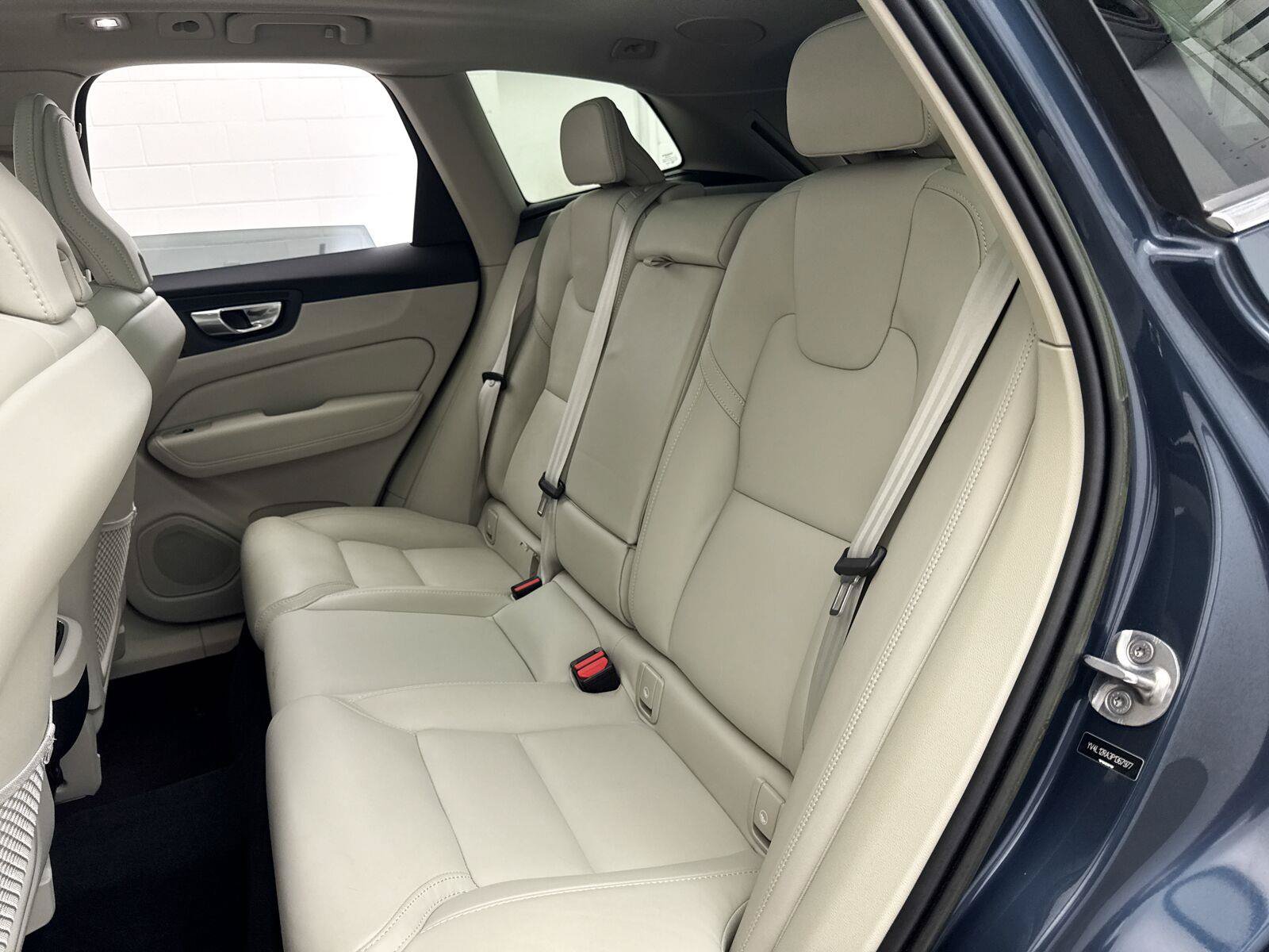 Used 2023 Volvo XC60 B5 Ultimate w/ Climate Package AWD/4WD image 31