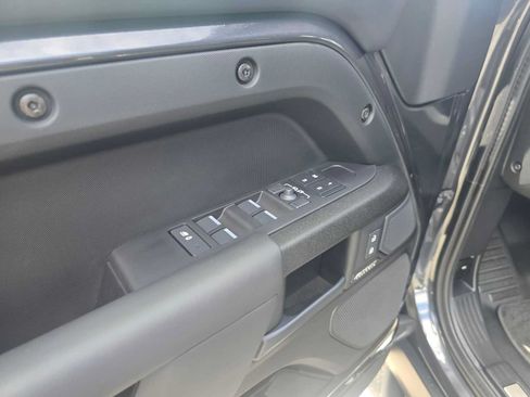 Used 2025 Land Rover Defender 110 AWD/4WD image 21