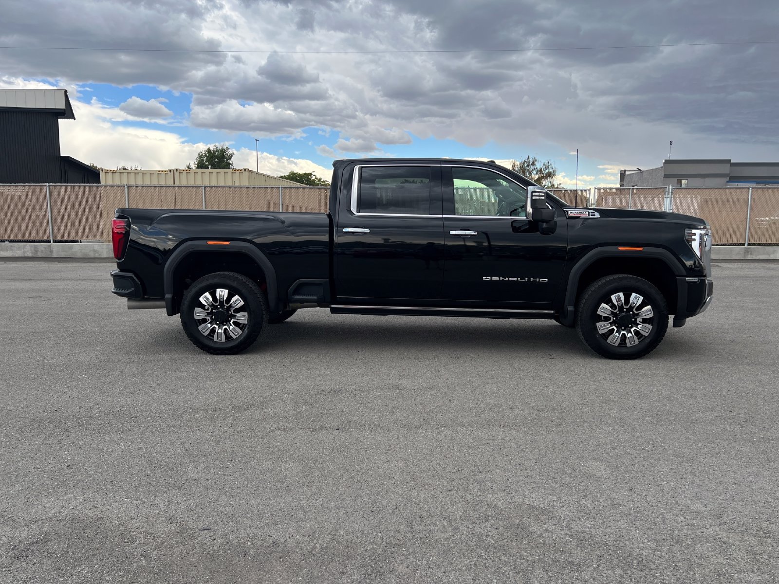Used 2024 GMC Sierra 3500 Denali w/ Denali Reserve Package AWD/4WD image 2