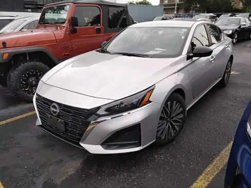 Used 2024 Nissan Altima 2.5 SV FWD image 5