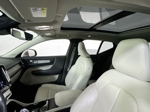 Used 2023 Volvo XC40 B4 Plus w/ Driver Assist Package FWD image 22