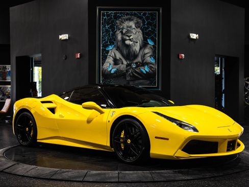 Used 2018 Ferrari 488 GTB RWD image 4