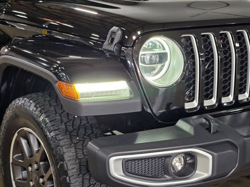 Used 2020 Jeep Gladiator Overland AWD/4WD image 12