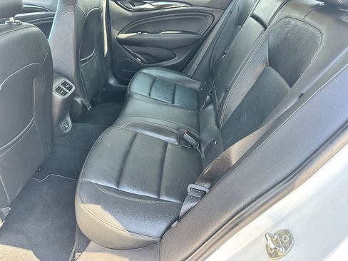 Used 2018 Buick Regal Essence FWD image 9