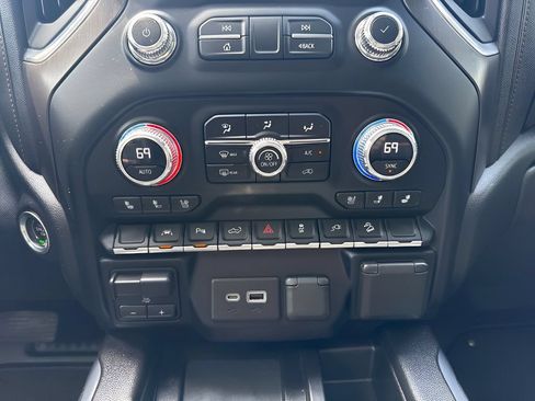 Used 2022 GMC Sierra 1500 AT4 w/ AT4 Carbonpro Edition AWD/4WD image 22