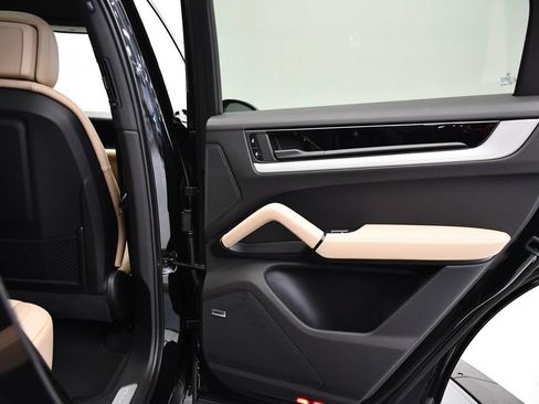 Certified 2025 Porsche Cayenne E-Hybrid Coupe AWD/4WD image 54