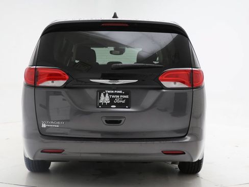 Used 2023 Chrysler Voyager LX FWD image 7