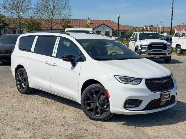New 2026 Chrysler Pacifica Select AWD/4WD image 2