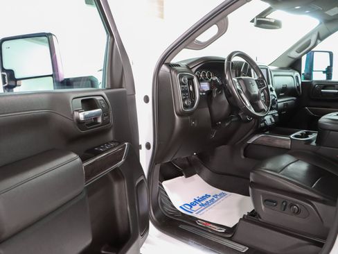 Used 2022 Chevrolet Silverado 2500 LTZ w/ LTZ Plus Package AWD/4WD image 3