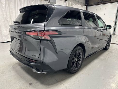 Used 2025 Toyota Sienna XSE image 7